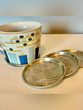 Vintage Everlast Aluminum Pinecone Coasters
Set of 4 Rustic Log Cabin Barware